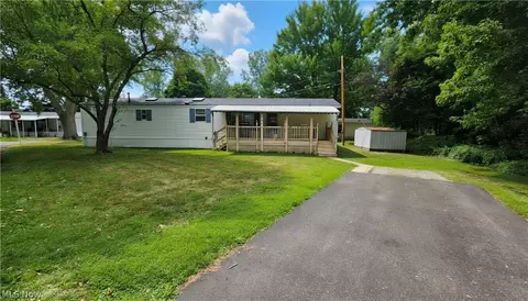 100 Maplegrove Ln, Mentor, OH 44060