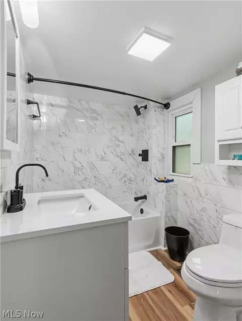 Bath - 260 E Pace Ave, Akron, OH 44319 photo 1 of 1