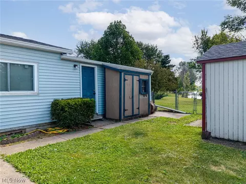 Exterior - 14 Lakeview Ct, Lagrange, OH 44050 photo 4 of 5