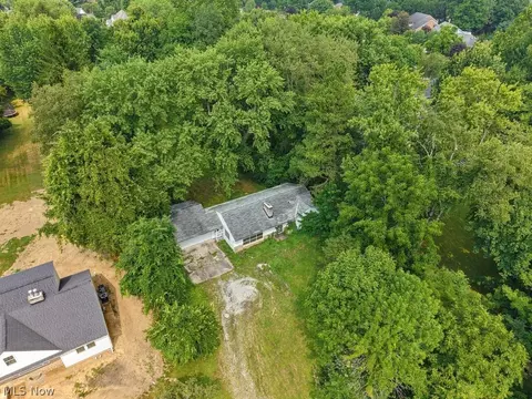 8658 Riverview Rd, Brecksville, OH 44141