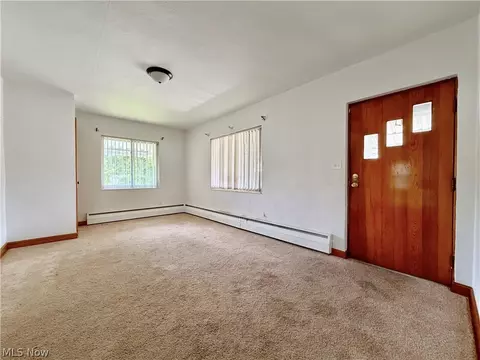 Living - 710 Walnut St, Belpre, OH 45714 photo 2 of 4