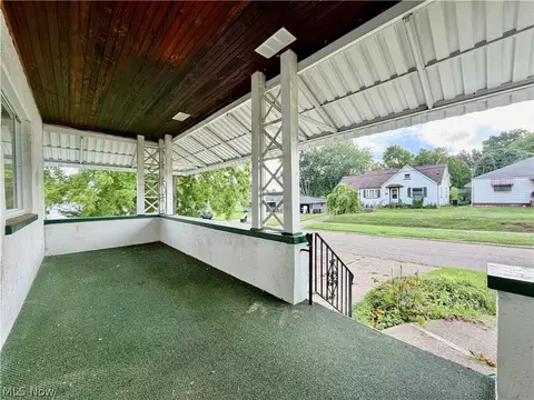 Exterior - 710 Walnut St, Belpre, OH 45714 photo 5 of 8