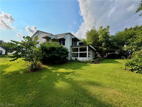 Exterior - 710 Walnut St, Belpre, OH 45714 photo 4 of 8