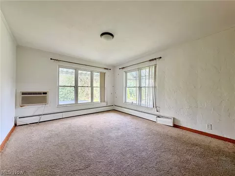 Living - 710 Walnut St, Belpre, OH 45714 photo 3 of 4