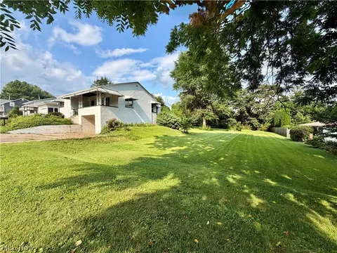 Exterior - 710 Walnut St, Belpre, OH 45714 photo 2 of 8
