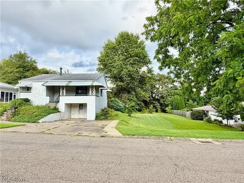 Exterior - 710 Walnut St, Belpre, OH 45714 photo 6 of 8
