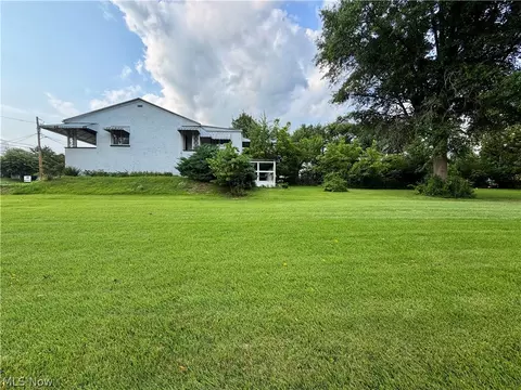 Exterior - 710 Walnut St, Belpre, OH 45714 photo 3 of 8