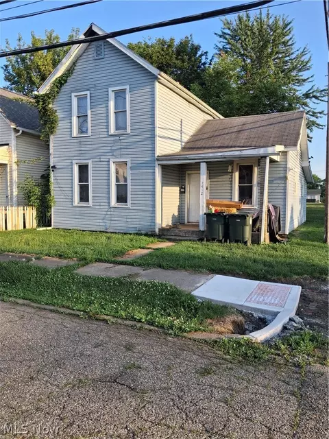 1412 4th St NE, Canton, OH 44704