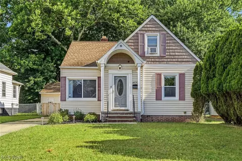 16705 Raymond St, Maple Heights, OH 44137