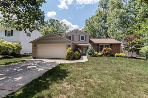 6182 Stafford Dr, North Olmsted, OH 44070