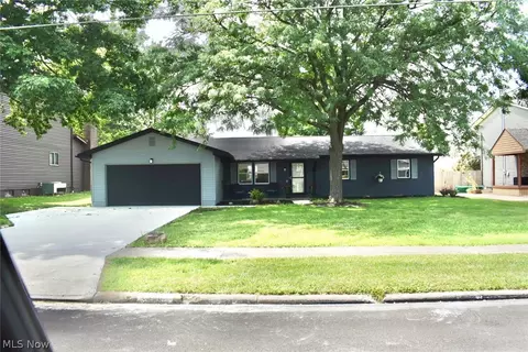5629 London Dr, Austintown, OH 44515