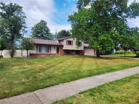 14472 S Gateway Dr, North Royalton, OH 44133