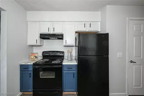 Kitchen - 2796 Mull Ave #B, Akron, OH 44321 photo 4 of 4
