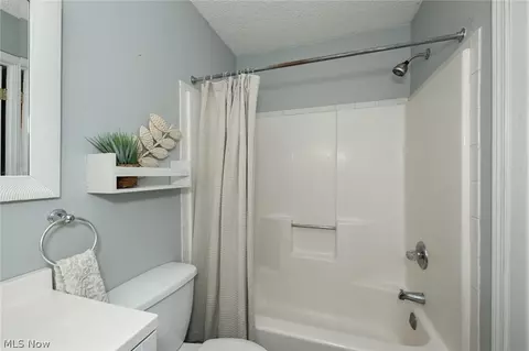 Bath - 2796 Mull Ave #B, Akron, OH 44321 photo 2 of 3