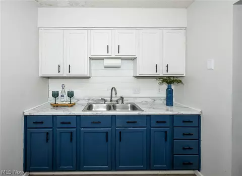 Kitchen - 2796 Mull Ave #B, Akron, OH 44321 photo 3 of 4