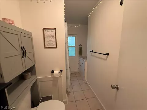 Bath - 675 Oxford Ave, Akron, OH 44310 photo 1 of 1