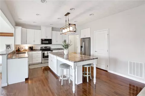 Kitchen - 515 Mitchell Ct, Lagrange, OH 44050 photo 3 of 6