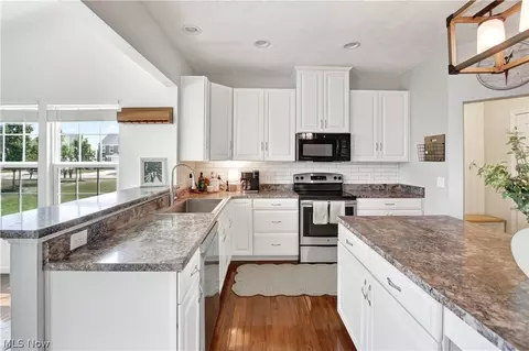 Kitchen - 515 Mitchell Ct, Lagrange, OH 44050 photo 2 of 6