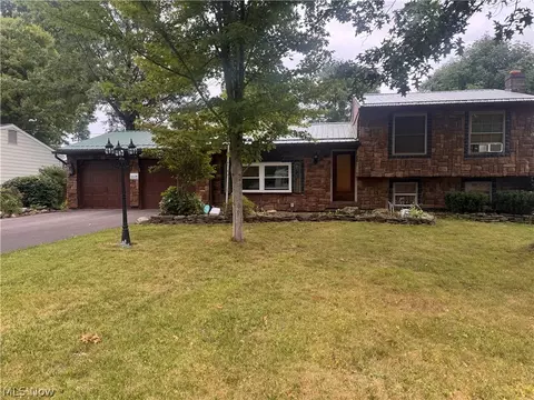 1921 Birch Trace Dr, Austintown, OH 44515