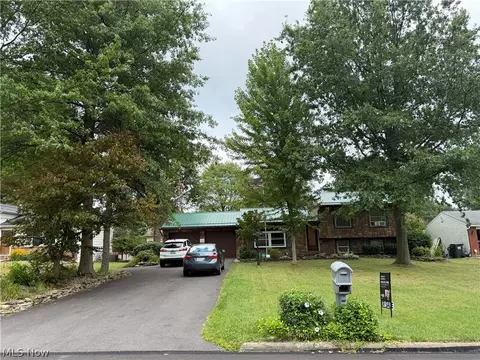 1921 Birch Trace Dr, Austintown, OH 44515