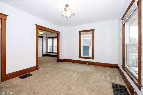 310 Sharp St, Ashland, OH 44805 photo 5