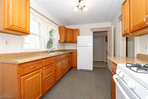 Kitchen - 310 Sharp St, Ashland, OH 44805 photo 2 of 2