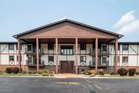 4849 Grace Rd #203, North Olmsted, OH 44070
