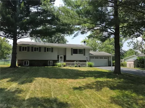 1000 Navajo Trl, Macedonia, OH 44056