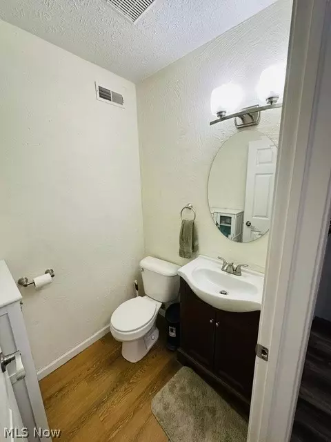 Bath - 2314 Stonepath St, Lorain, OH 44052 photo 1 of 4