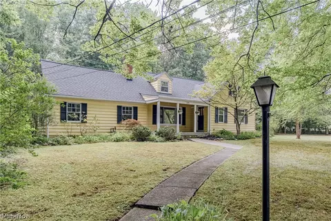175 Meadowhill Ln, Moreland Hills, OH 44022