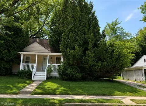 910 E 14th St, Ashtabula, OH 44004