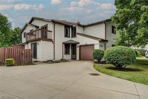 32754 Washington Ct, Solon, OH 44139