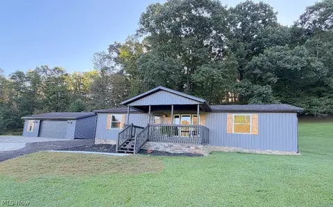 131 Baltzley Valley Rd NE, New Philadelphia, OH 44663