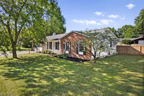 586 Brookpark Dr, Cuyahoga Falls, OH 44223