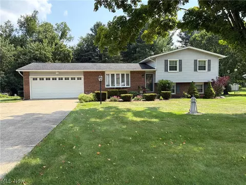 11280 Braddock St NW, Canal Fulton, OH 44614