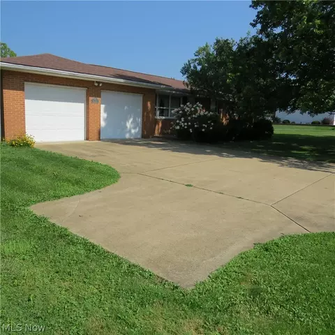 1165 Kensington Rd NE, Carrollton, OH 44615