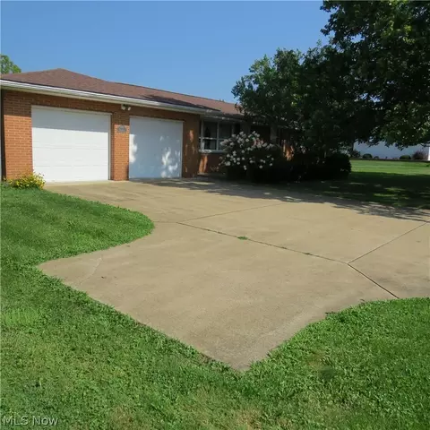 1165 Kensington Rd NE, Carrollton, OH 44615