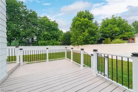 Exterior - 181 Crestview Dr, Elyria, OH 44035 photo 7 of 12