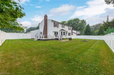 Exterior - 181 Crestview Dr, Elyria, OH 44035 photo 10 of 12