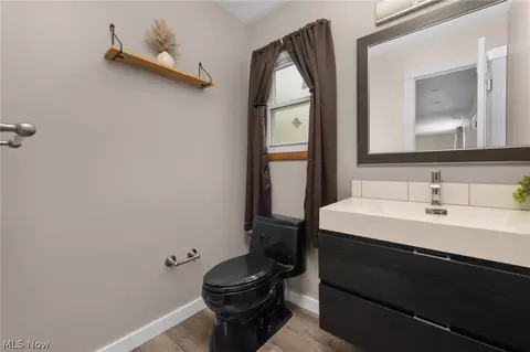 Bath - 181 Crestview Dr, Elyria, OH 44035 photo 1 of 4