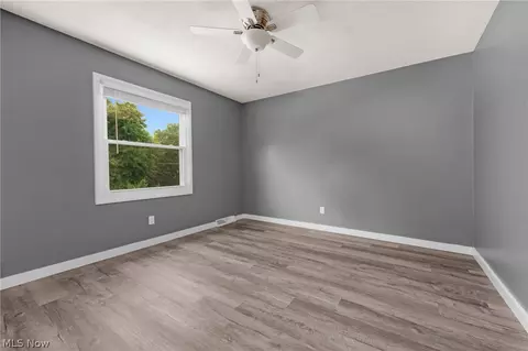 Bedroom - 181 Crestview Dr, Elyria, OH 44035 photo 2 of 4