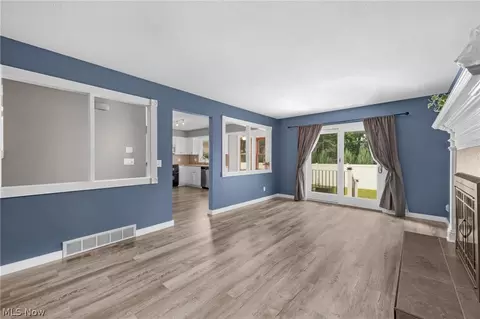 Living - 181 Crestview Dr, Elyria, OH 44035 photo 6 of 9