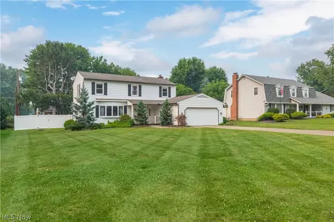 Exterior - 181 Crestview Dr, Elyria, OH 44035 photo 2 of 12