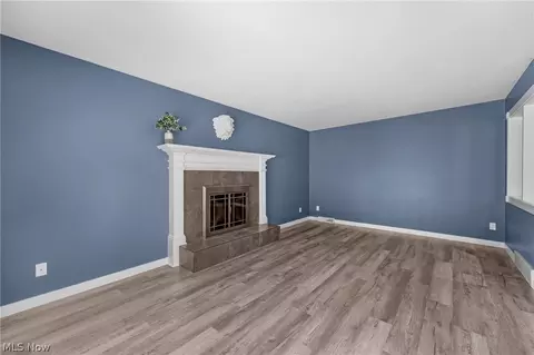 Living - 181 Crestview Dr, Elyria, OH 44035 photo 7 of 9