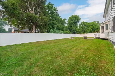 Exterior - 181 Crestview Dr, Elyria, OH 44035 photo 12 of 12