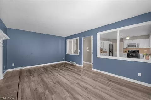 Living - 181 Crestview Dr, Elyria, OH 44035 photo 8 of 9