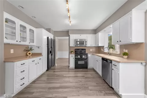 Kitchen - 181 Crestview Dr, Elyria, OH 44035 photo 1 of 1