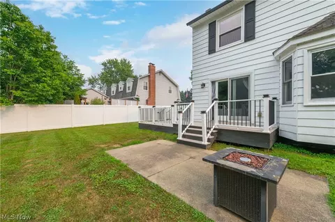 Exterior - 181 Crestview Dr, Elyria, OH 44035 photo 11 of 12