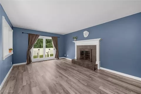 Living - 181 Crestview Dr, Elyria, OH 44035 photo 5 of 9