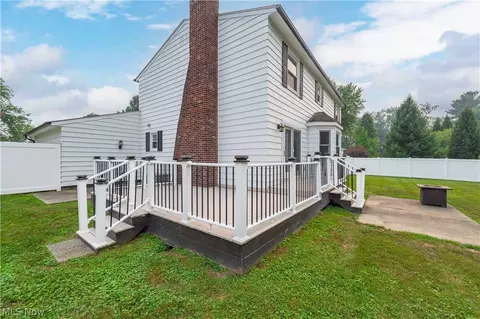 Exterior - 181 Crestview Dr, Elyria, OH 44035 photo 9 of 12